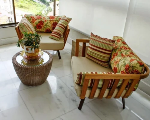 POLTRONA BÉRGAMO E MESA HARAS