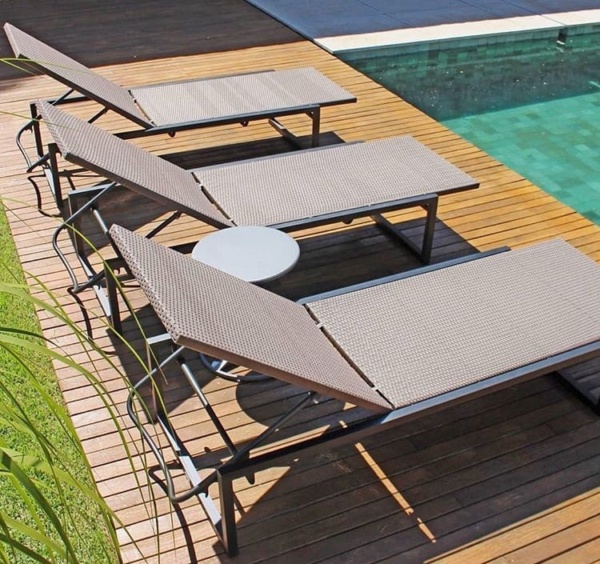 CHAISE EM FIBRA SINTÉTICA PARISO
