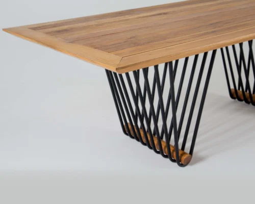 Mesa em alumínio e madeira Mantiqueira